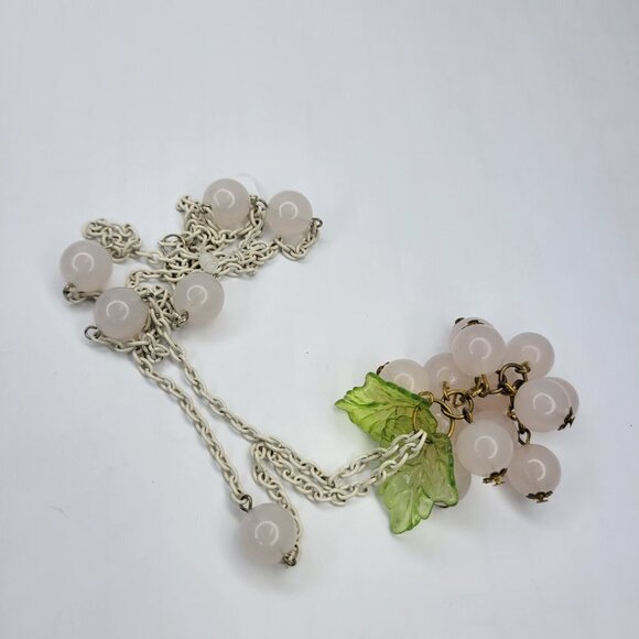 SMOKY White Grape Motif Cluster Round Beads with Green Glass Leaf Necklace - Picture 4 of 8